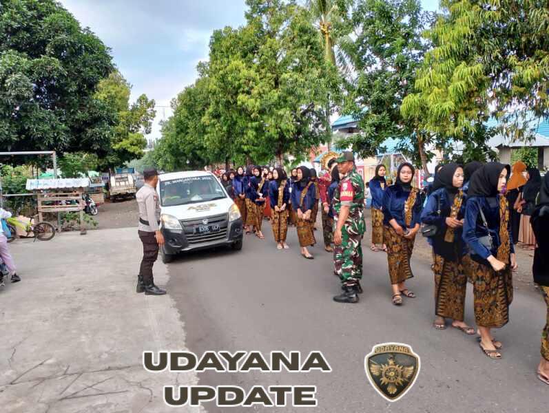 Babinsa Kadindi Atas Laksanakan Komsos dan Pengawalan Kegiatan Adat Nyongkolan