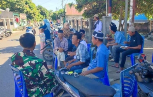 Babinsa Aktif Hadiri Syukuran Khitanan, Tunjukkan Kepedulian Terhadap Warga Desa Kelanir