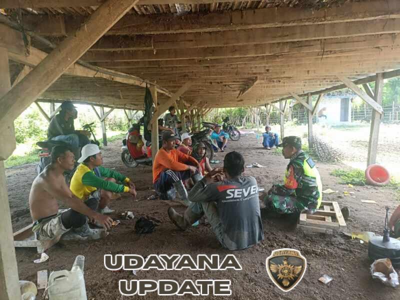 Babinsa Desa Tangga Baru Ingatkan Warga Jaga Kesehatan dan Kebersihan di Musim Panas