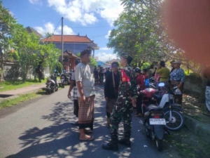 Babinsa Koramil Klungkung Hadir amankan Upacara Ngaben