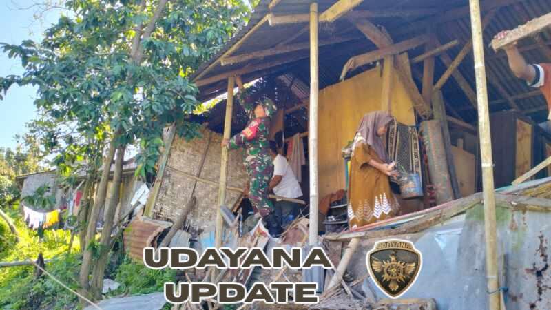 Kepedulian Babinsa Pelda Arif Rahman, Bersama Warga Pulihkan Rumah Rusak