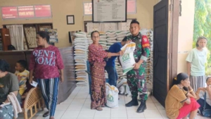 Babinsa Kopda Faisal Kawal Penyaluran Bantuan Beras, 271 KK di Hewuli Rasakan Manfaat Ketahanan Pangan