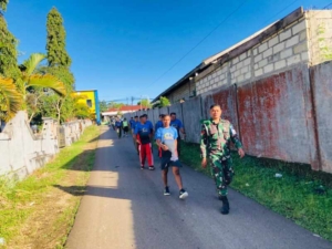 Semangat Pagi Prajurit Kodim 1621/TTS: Jalan Santai Hingga Adu Voli Penuh Kebersamaan.