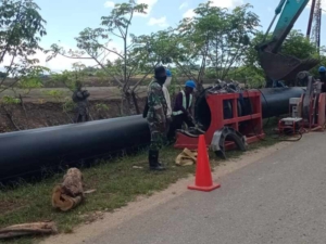Pengamanan dan Monitoring Proyek Sentra Industri Garam Nasional (K-SNG) oleh Babinsa Sertu Andre