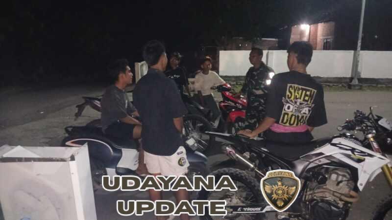 Babinsa Jadi Teladan, Edukasi Pemuda Saat Patroli Malam di Desa Daha