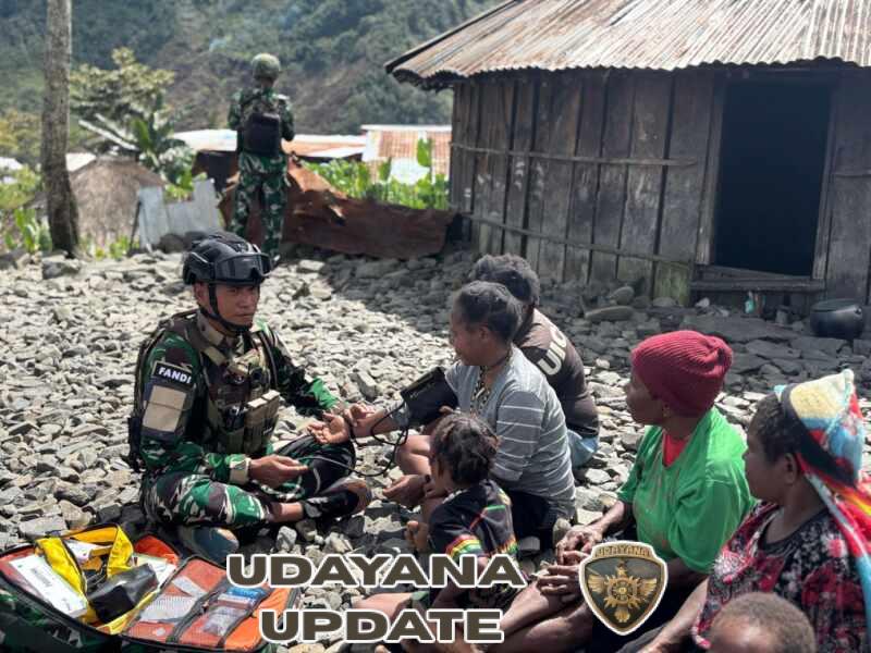 Menembus Keterbatasan, Satgas Yonif 743/PSY Berikan Pelayanan Kesehatan