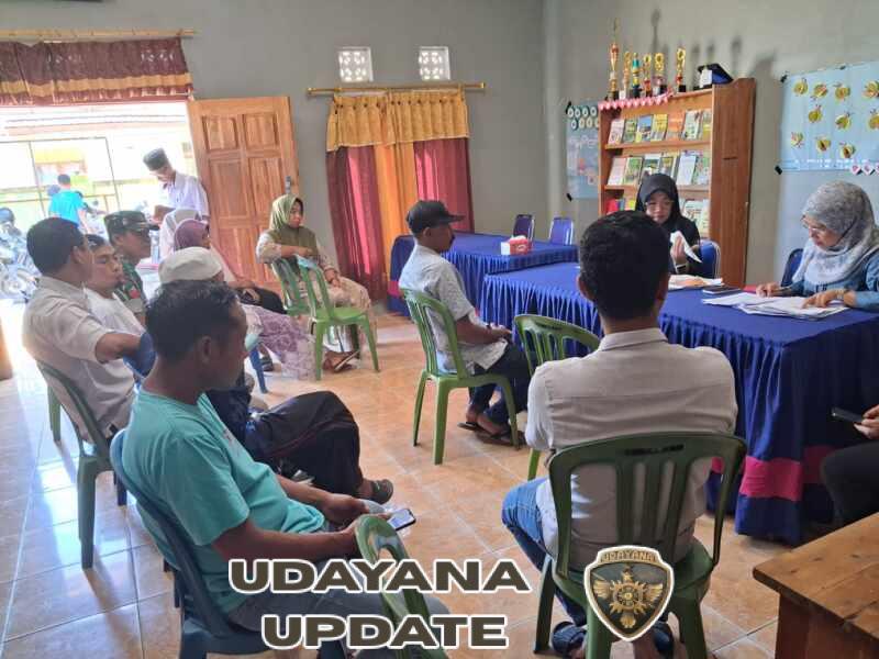 Distribusi Kartu KSB Maju di Brang Rea Berjalan Lancar dengan Pendampingan Babinsa