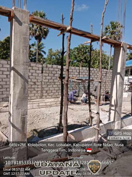 Babinsa Koramil 1627-01/Baa Dampingi Pemasangan Besi Slof dan Pengecoran di KDKMP Oematamboli
