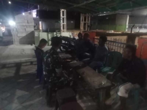 Babinsa Koramil 1628-01/Taliwang Gelar Patroli Malam, Wilayah Terpantau Aman