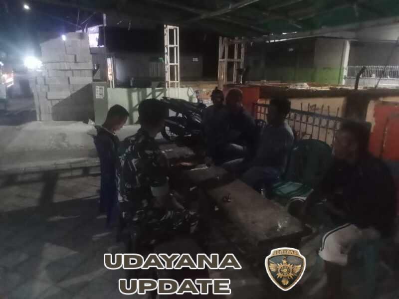 Babinsa Koramil 1628-01/Taliwang Gelar Patroli Malam, Wilayah Terpantau Aman