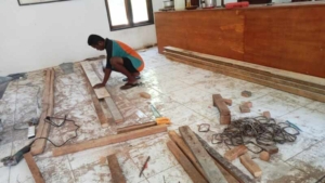 Babinsa Koramil 1627-03/Batutua Pantau Pemasangan Mal Ring Balok di KDKMP Desa Batutua