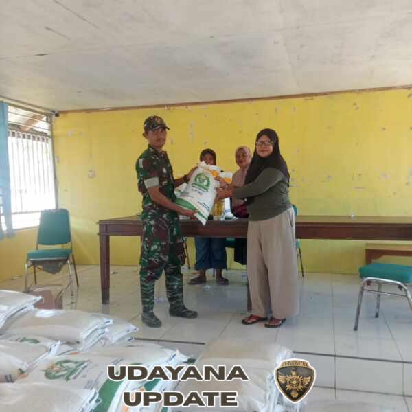 Babinsa Labuhan Kertasari Kawal Ketat Penyaluran Bantuan Pangan, Pastikan Tepat Sasaran