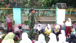 Melalui Wasbang, Babinsa Hu’u Bentuk Karakter Siswa yang Nasionalis