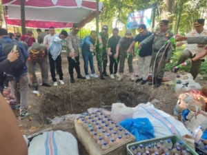 Ratusan Liter Miras Sitaan Dimusnahkan, Wujud Komitmen Penegakan Perda Lotim