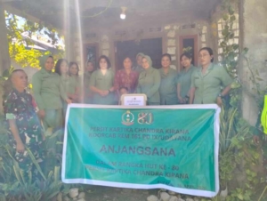 Kepedulian Persit Udayana Kunjungi Warakawuri Di Camplong