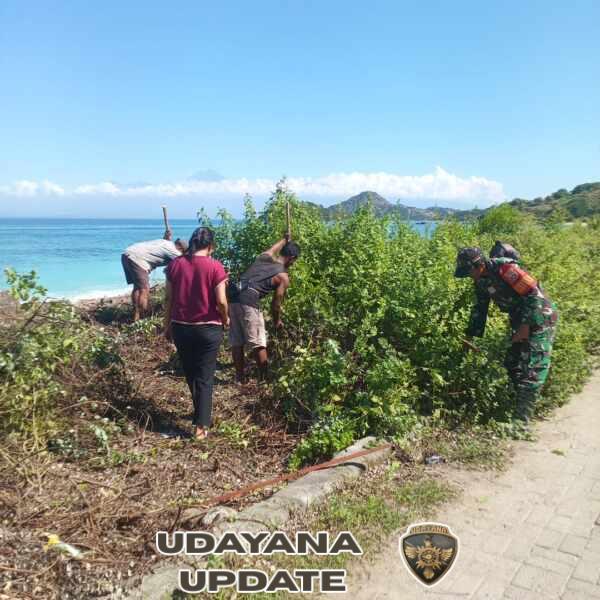 Jumat Bersih, Babinsa Labuhan Kertasari Bersama Warga Gelar Gotong Royong