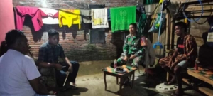 Babinsa Ranggo dan Warga Gelar Patroli Malam Jaga Kamtibmas