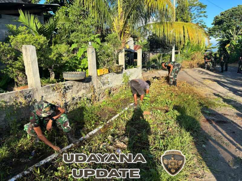 Yonif TP 875/SYP dan Masyarakat kompak dalam membersihkan lingkungan