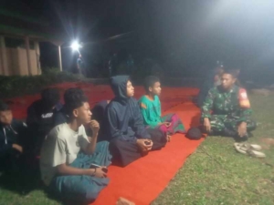 Ronda Malam Koramil 1608-06/Wawo Pererat Sinergi Warga dalam Menjaga Kondusifitas Desa