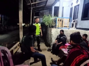 Ronda Malam Koramil 1608-07/Monta Pererat Sinergi Warga dalam Menjaga Keamanan Lingkungan