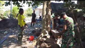 Hari Libur Tetap Produktif, Kodim 1614/Dompu Lanjutkan Pembangunan Jembatan Perintis Garuda