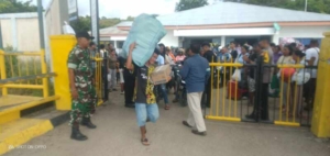 Pengamanan dan Pemantauan Bongkar Muatan Kapal ASDP KMP Kalibodri di Pelabuhan Pantai Baru Rote Ndao