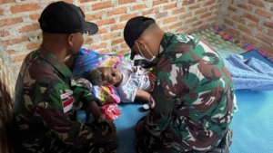Yonarmed 12 Kostrad Hadir untuk Kemanusiaan, Layani Warga Lumpuh di Perbatasan