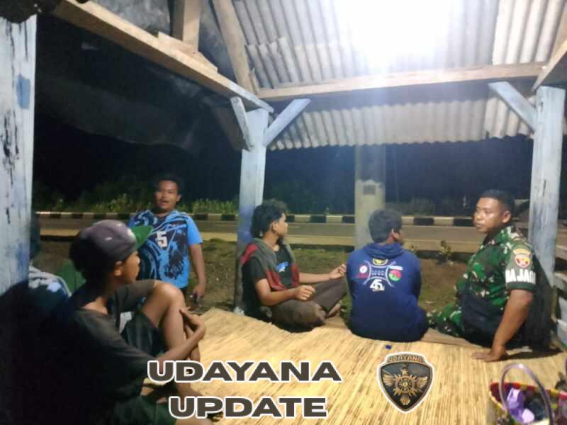 Koramil Poto Tano Gelar Patroli Malam, Warga Diimbau Jaga Kamtibmas
