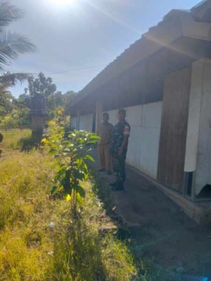 Babinsa Kokarlian Cek Lokasi Masseling untuk Kebutuhan Yon TP