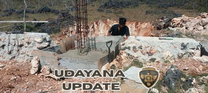 Babinsa Kopda Otnial Bofe Pantau Pengecoran Tiang Cakar Ayam di Desa Oelolot