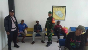 Aparat TNI Polri Di Desa Pejukutan Bersinergi Evakuasi ODGJ Di Banjar Pendem