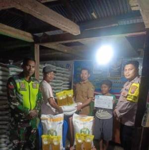 Koptu Azhar Turun Tangan, Penyaluran Beras dan Minyak Goreng di Leda Utara Berjalan Lancar