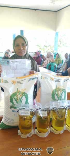 97 Warga Desa Tatar Terima Bantuan Beras dan Minyak Goreng, Babinsa Pastikan Tepat Sasaran