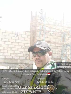 Babinsa Kodim 1627/RN Lakukan Pemantauan Pengecoran Gudang Pupuk di Desa Oematamboli