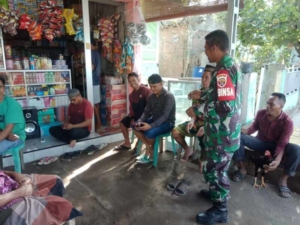 Babinsa Tonggondoa Ingatkan Warga Waspadai Musim Hujan dan Bahaya Narkoba