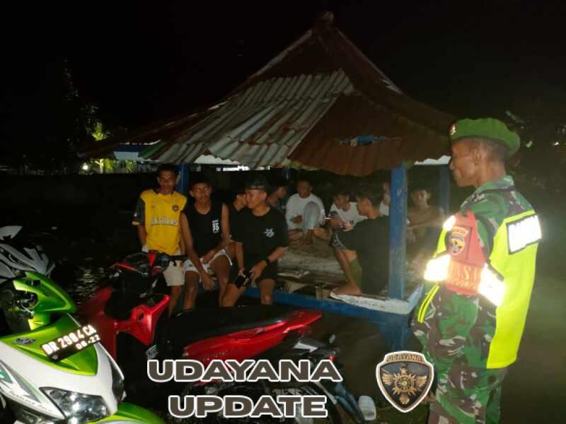 Babinsa Kareke Ajak Remaja Isi Malam dengan Kegiatan Positif, Patroli Berjalan Aman dan Kondusif