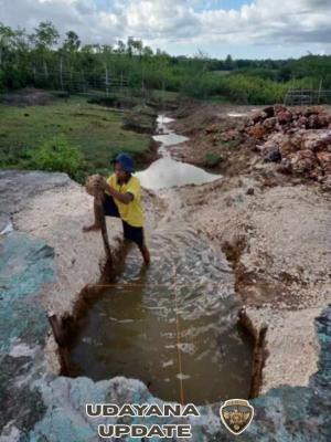 Pemantauan Pemasangan Bowplang di Desa Temas Berjalan Lancar