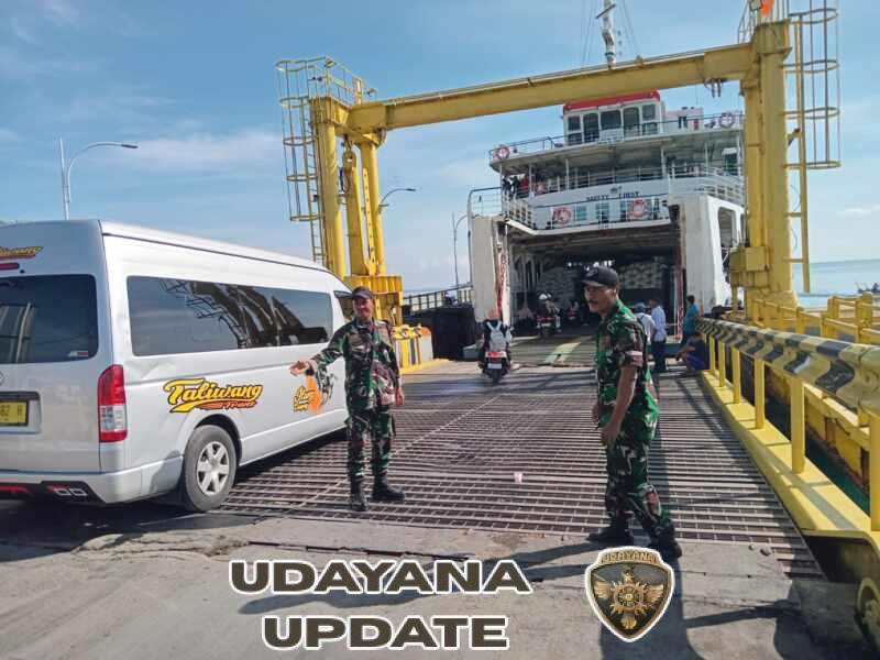 TNI Siaga di Pelabuhan Poto Tano, Jamin Kelancaran dan Keamanan Masyarakat