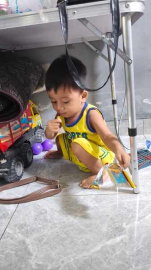 Cegah Stunting, Babinsa Maluk Dukung Kegiatan Posyandu Bersama Tim Puskesmas