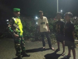 Patroli Malam Babinsa di Desa-Desa Wawo Berjalan Aman dan Tertib