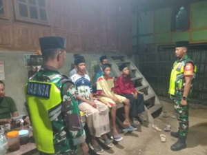 Babinsa Koramil Sape Tingkatkan Pengawasan di Tempat Tongkrongan Anak Muda
