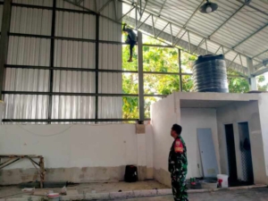Dukung Pembangunan Desa, Babinsa Jereweh Awasi Koperasi Merah Putih