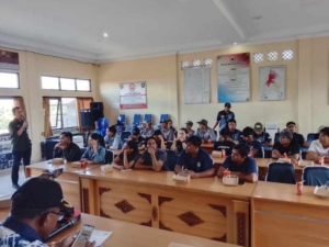 Kaban Kesbangpol Karangasem Beri Penyuluhan Wasbang pada kegiatan Non Fisik TMMD.