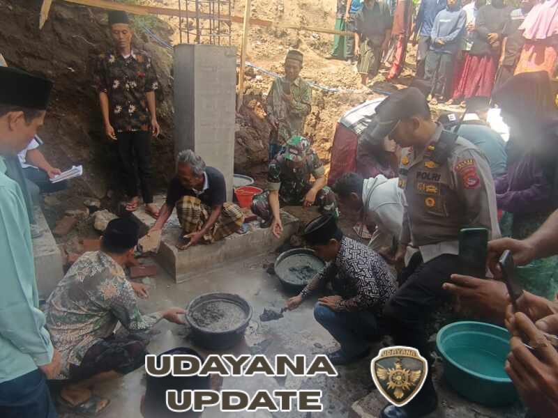 Danposramil Lenek Hadiri Peletakan Batu Pertama Masjid Jihadul Muslimin di Timba Bune