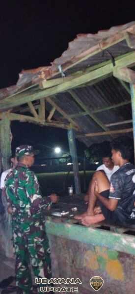 Kongkow Bersama Warga, Babinsa Ajak Jaga Keamanan dan Kerukunan