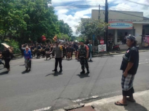 Tiga Pilar Di Semarapura Kaja Hadir Kawal Upacara Pengabenan