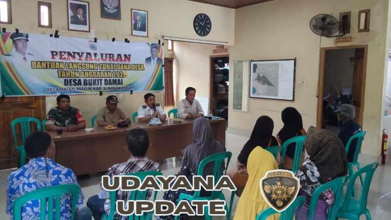 Babinsa dan Aparat Desa Salurkan BLT DD Tahap I untuk Warga Bukit Damai
