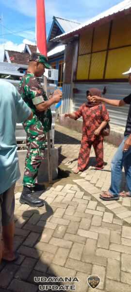 Tingkatkan Jiwa Nasionalisme, Babinsa Taliwang Gerakkan Pemasangan Bendera di Permukiman