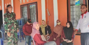 Pererat Silaturahmi dan Koordinasi, Babinsa Kelanir Gelar Komsos dengan Tim AGR