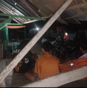 Ronda Malam di Dusun Feli Gale Berjalan Aman, Babinsa Beri Pembinaan
